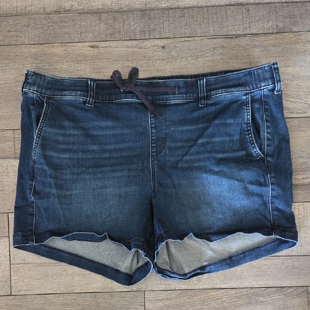 EUC Torrid Blue Jean Shorts with Rolled Hems and Elastic Waistband